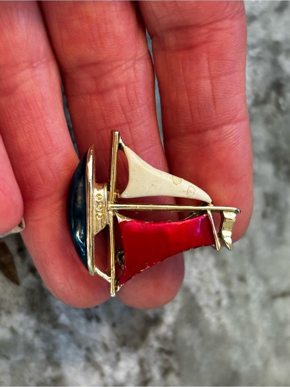 Vintage Gerry Enameled Sailboat Brooch Pin Nautical Red White Blue Gold Tone - Picture 4 of 4